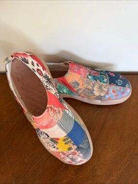 New With Carrying Bag Patchwork Floral Slip-On Women's Sneakers - Coral Multi